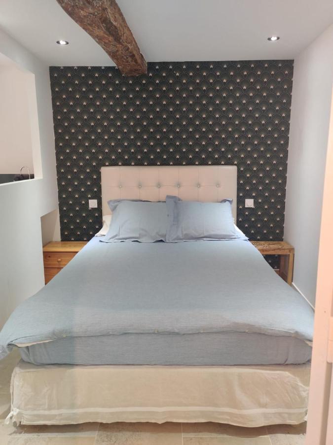 Logement neuf centre du village aux pieds du château Grimaud Exterior foto
