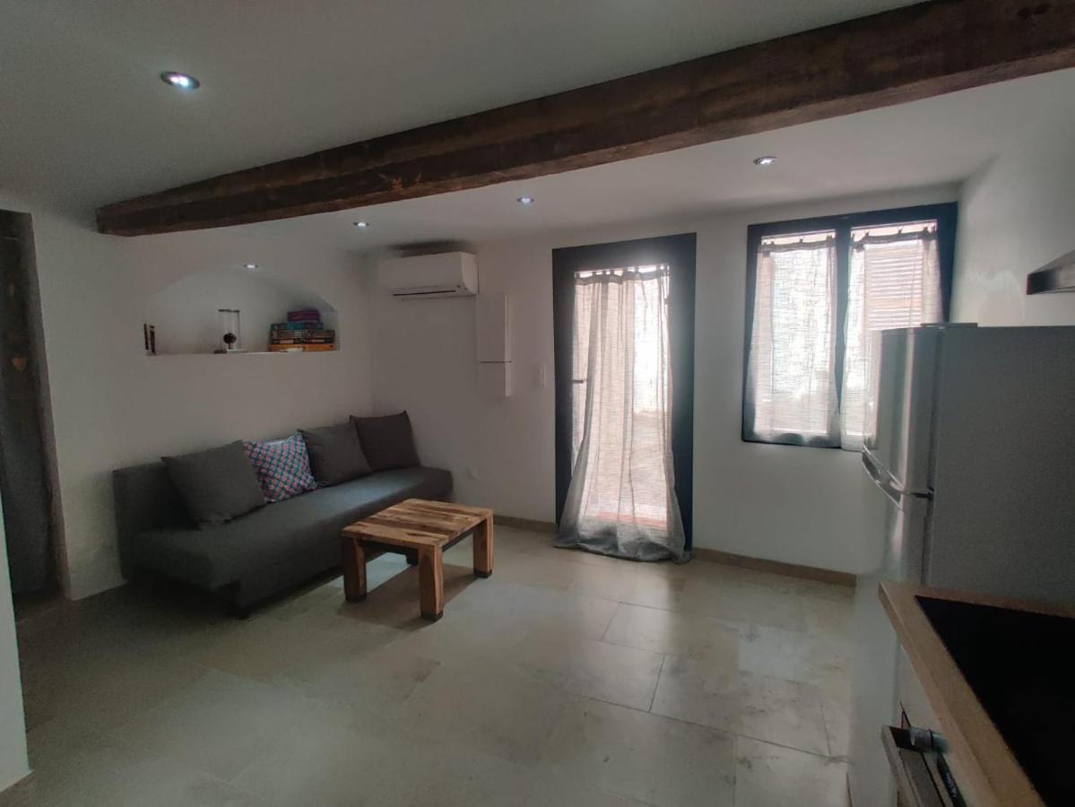 Logement neuf centre du village aux pieds du château Grimaud Exterior foto