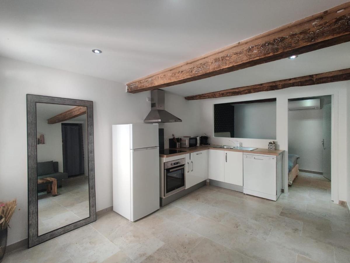 Logement neuf centre du village aux pieds du château Grimaud Exterior foto