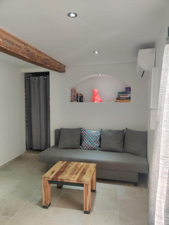Logement neuf centre du village aux pieds du château Grimaud Exterior foto